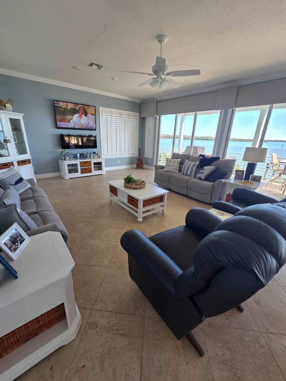 Beach condo living room cleaned for guest arrival